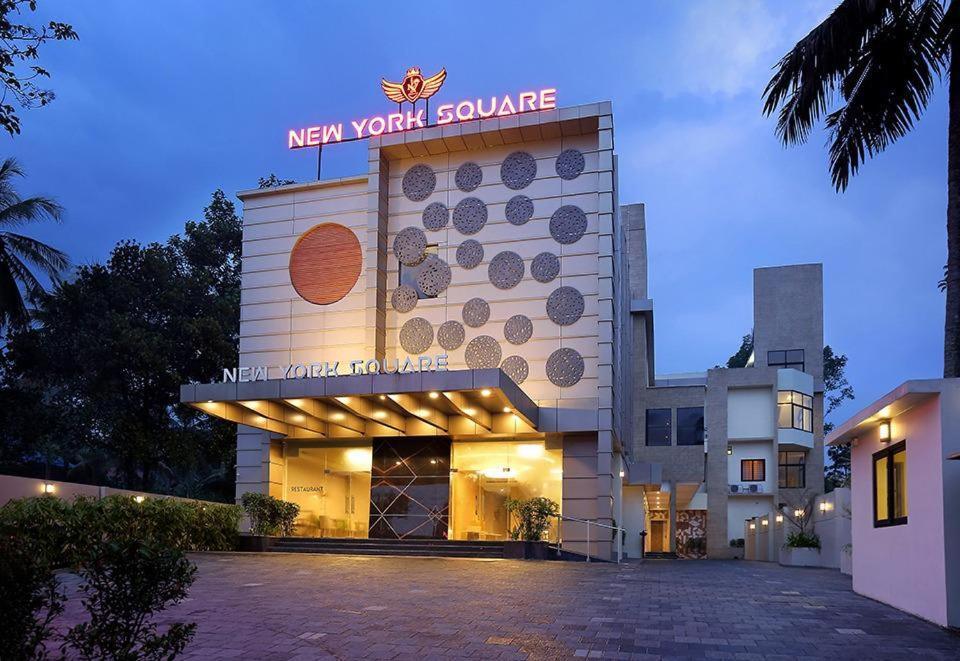 Hotel New York Square Kottayam Exteriör bild