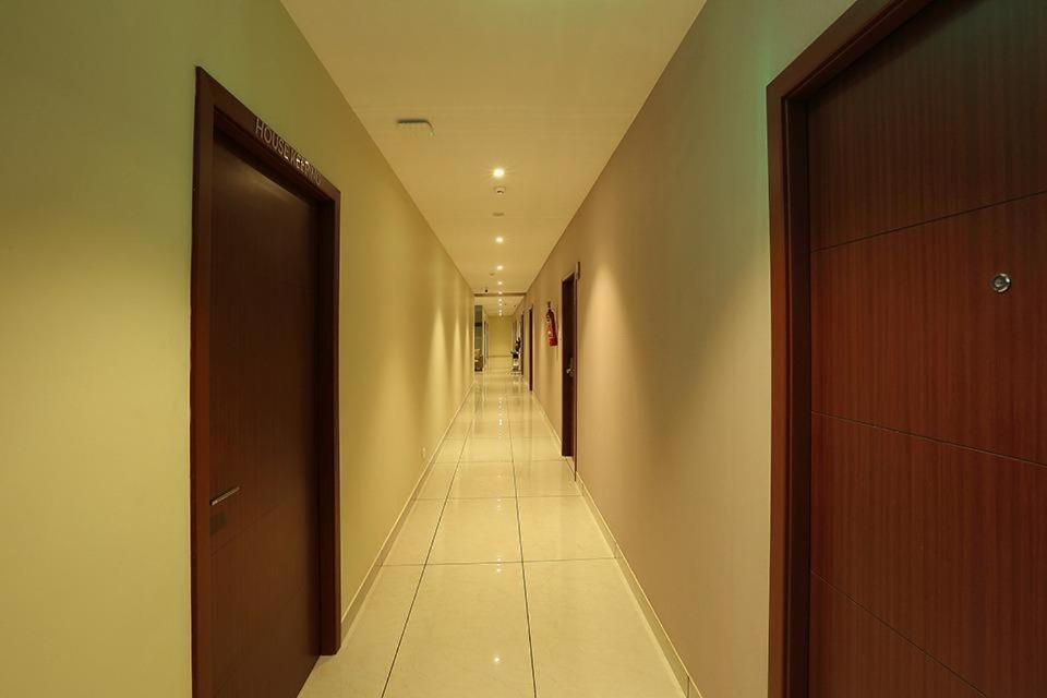 Hotel New York Square Kottayam Exteriör bild