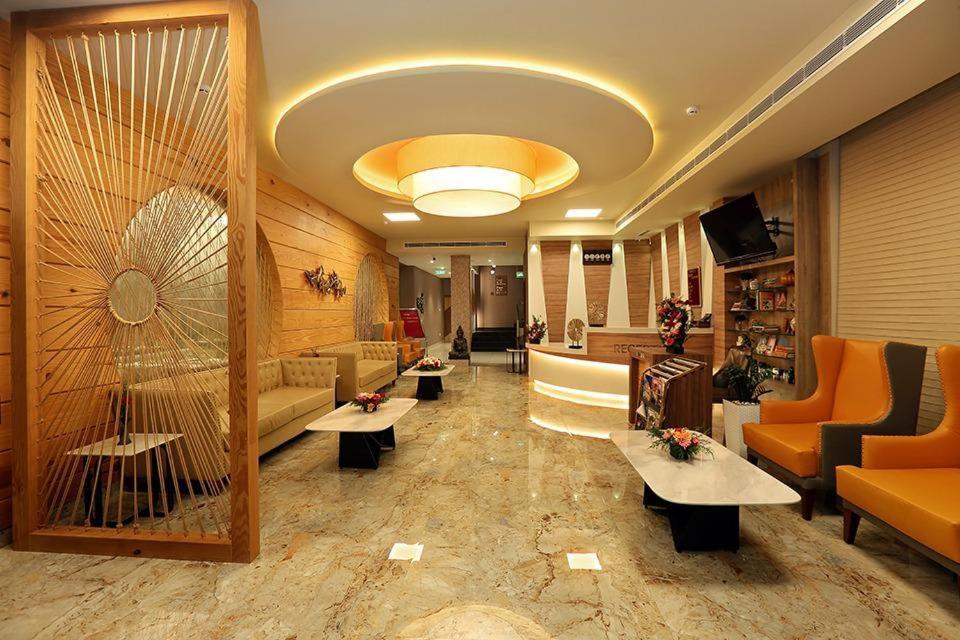 Hotel New York Square Kottayam Exteriör bild
