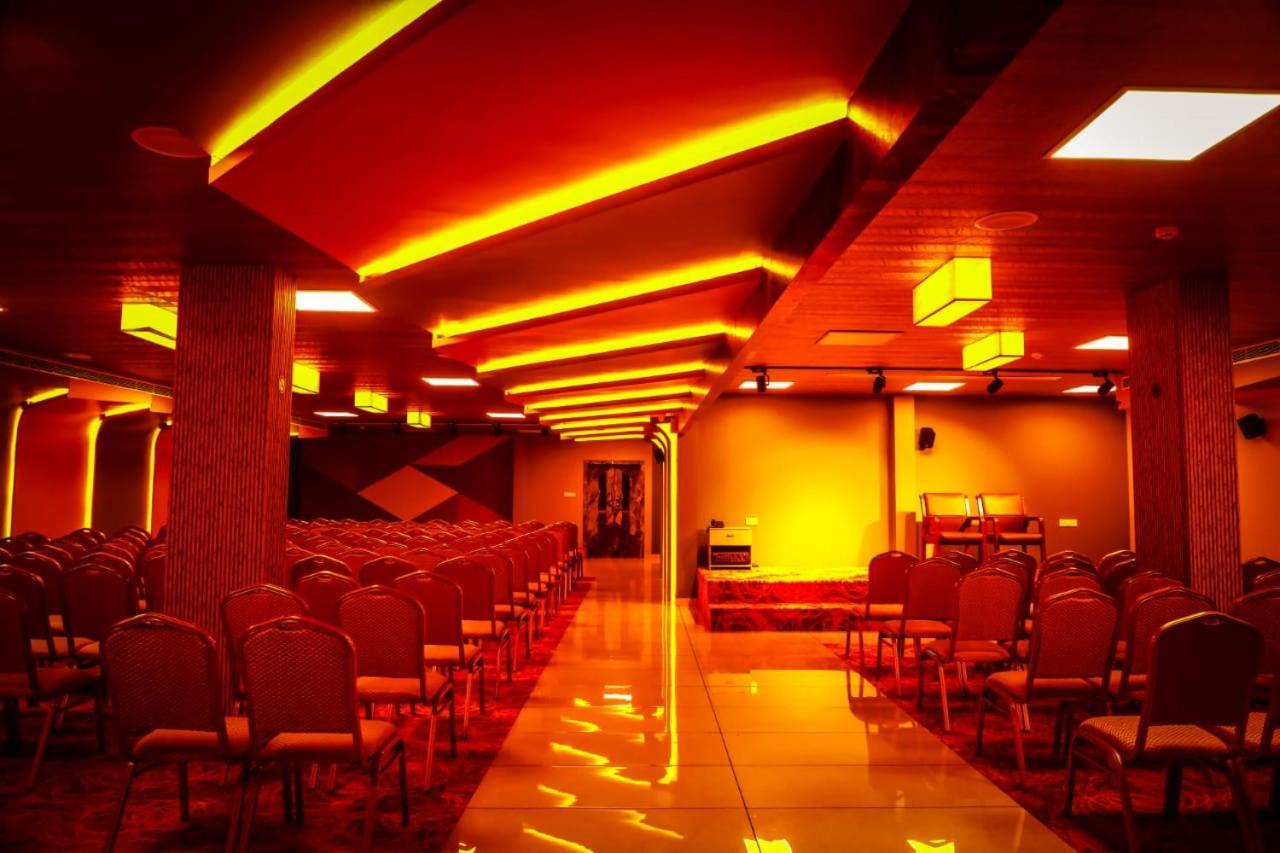 Hotel New York Square Kottayam Exteriör bild